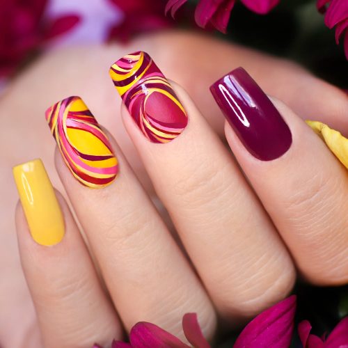 diseno-sobre-esmalte-brillante-mate-curvas-suaves